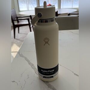 Hydro Flask Bottle - 40 ounce